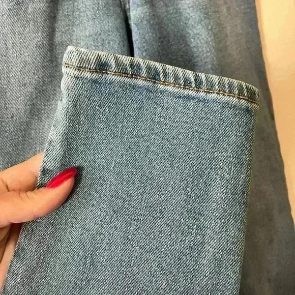 (EUC) American Eagle Medium Wash Jeans Size 00 - Picture 4 of 9